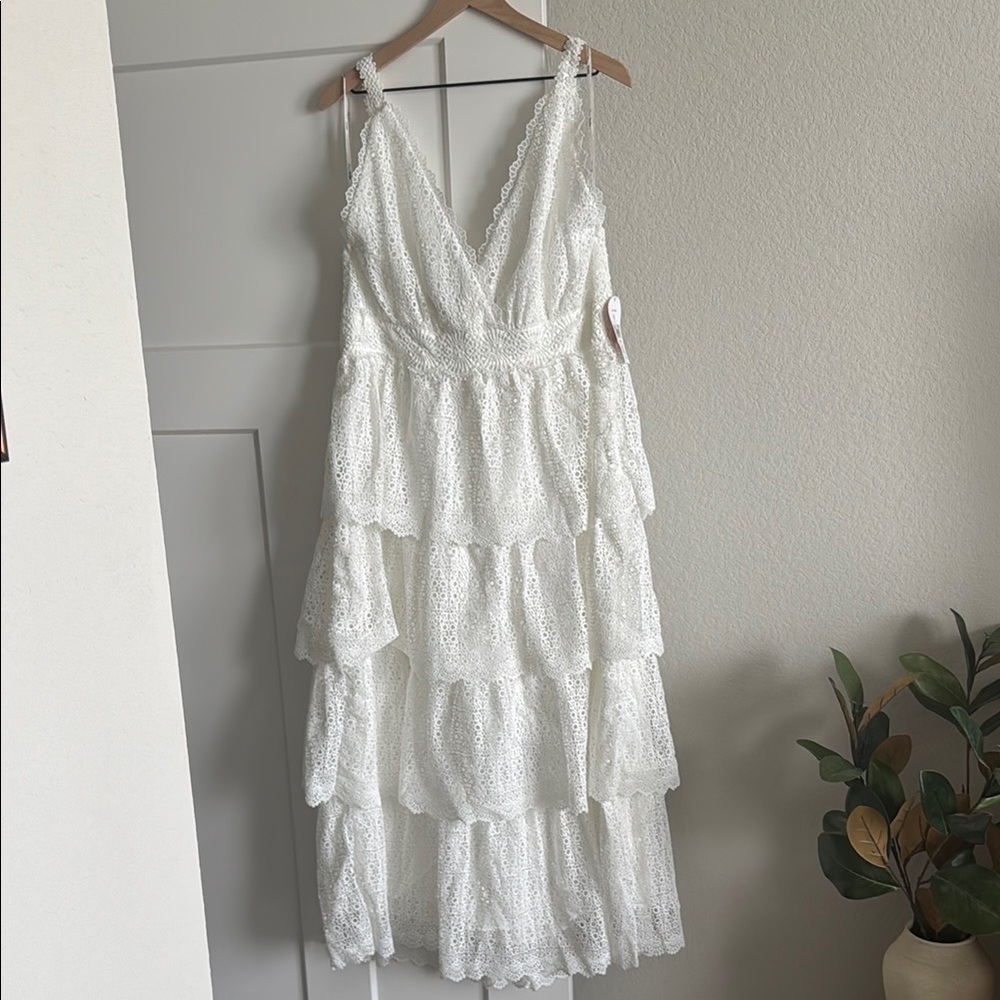 ARULA White Lace Tiered V-Neck Wedding Dress